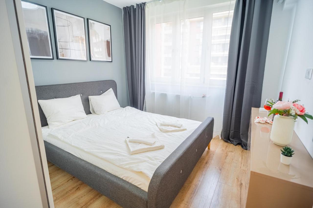 Refreshingly Chic: Newly Renovated 2Br Apartment Bucharest Exterior photo