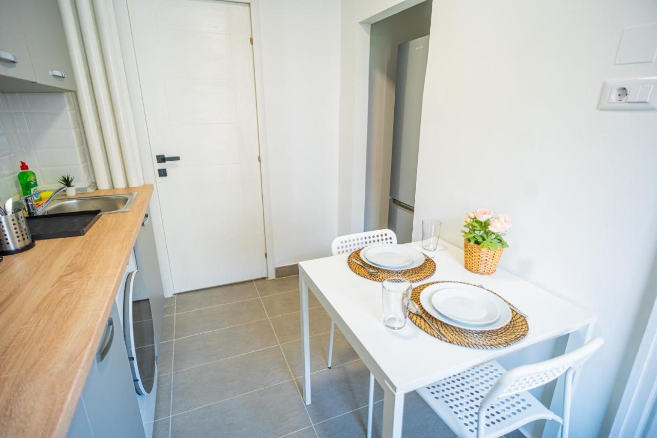 Refreshingly Chic: Newly Renovated 2Br Apartment Bucharest Exterior photo