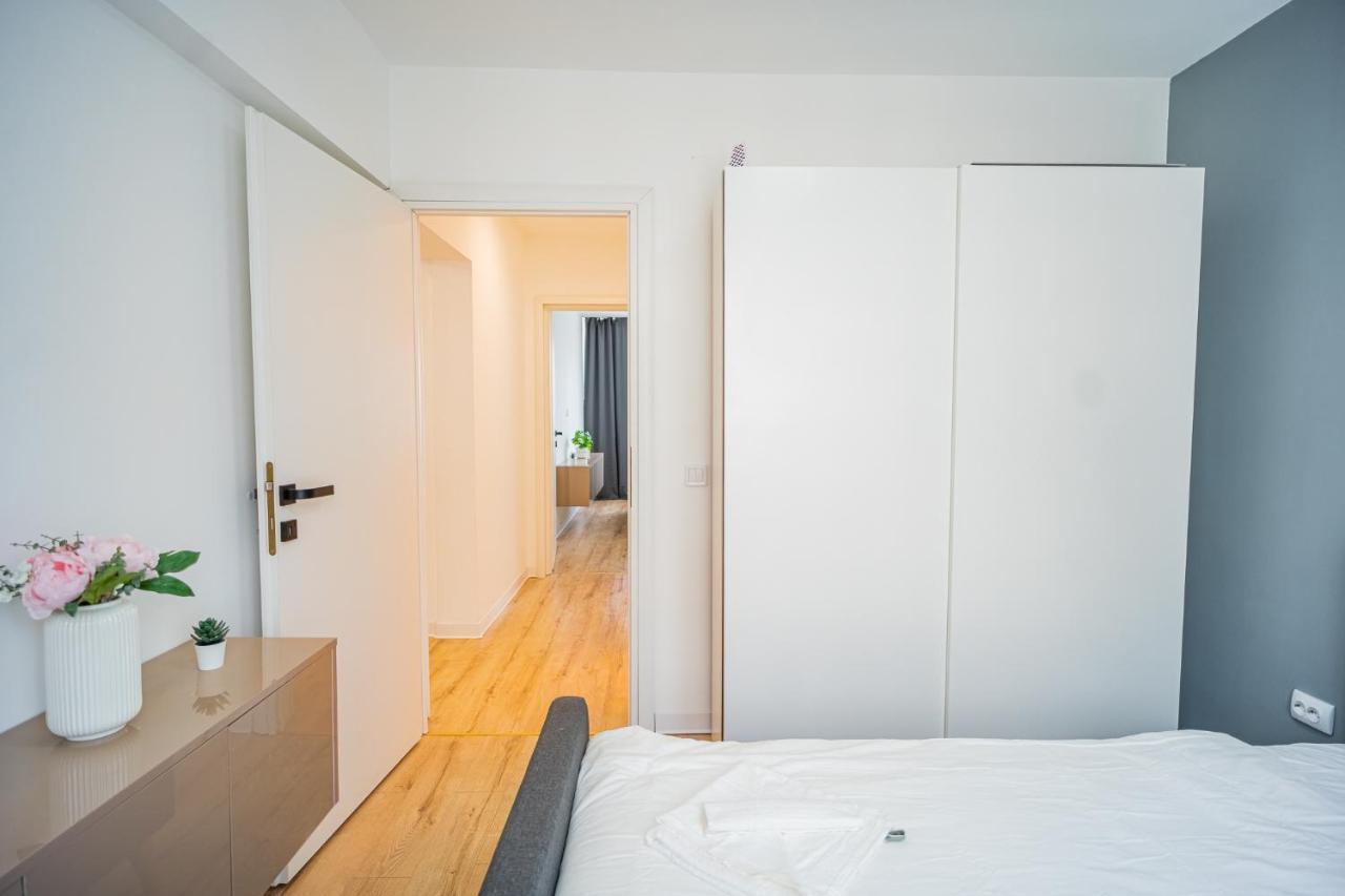 Refreshingly Chic: Newly Renovated 2Br Apartment Bucharest Exterior photo